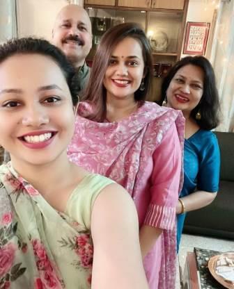 Tina Dabi with her younger sister Ria Dabi (front) and her mother Himani Dabi and his father Jaswant Dabi